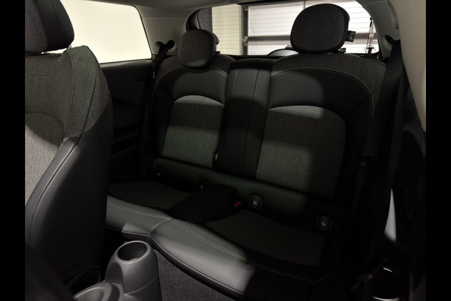 MINI Electric MINI Yours 33 kWh | Panoramadak | Voorstoelen verwarmd | Apple CarPlay - Android Auto