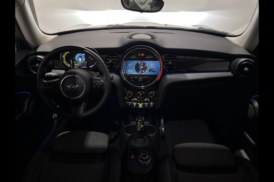 MINI Electric MINI Yours 33 kWh | Panoramadak | Voorstoelen verwarmd | Apple CarPlay - Android Auto