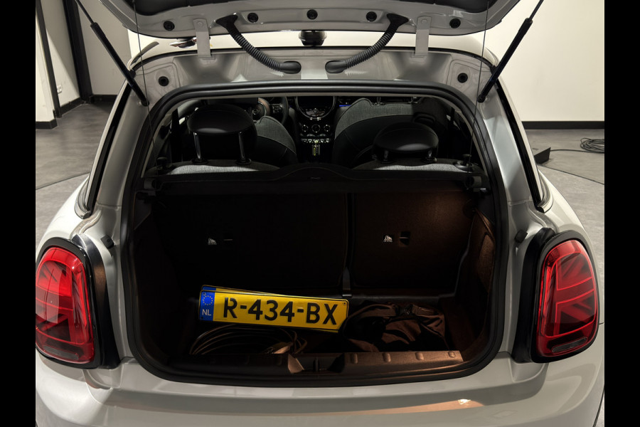 MINI Electric MINI Yours 33 kWh | Panoramadak | Voorstoelen verwarmd | Apple CarPlay - Android Auto