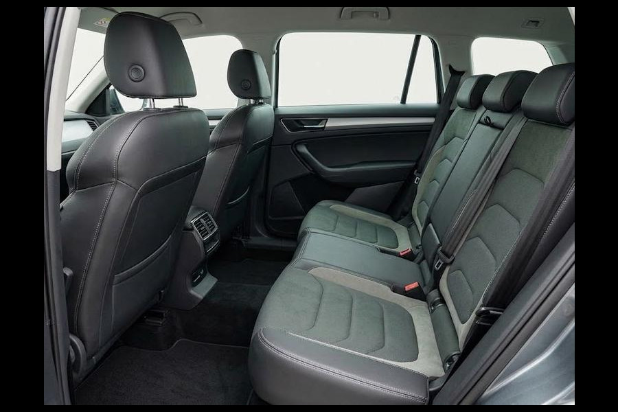 Škoda Kodiaq 1.5 TSI Business Edition 150pk | Navigatiesysteem  |Assistentie Pakket | Apple Carplay/Android Auto | Cruise control,  | Climate control |  LED koplampen |  lederen/stof bekleding |  lichtmetalen velgen 18" |