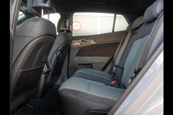 Kia Sportage 1.6 T-GDi Plug-in Hybrid AWD Dark Edition | VOORRAAD VOORDEEL | SNEL LEVERBAAR | Navi. | Clima. | Adapt. Cruise. | Stoel&Stuur Verwarming