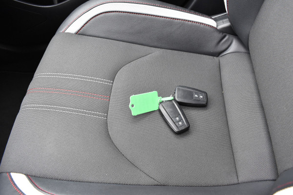 Toyota Corolla 2.0 Hybrid GR-Sport Plus Pano Bi-tone Automaat 10 jaar toyota garantie