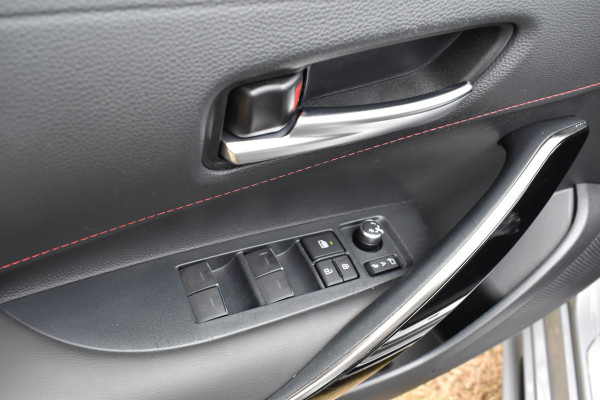 Toyota Corolla 2.0 Hybrid GR-Sport Plus Pano Bi-tone Automaat 10 jaar toyota garantie
