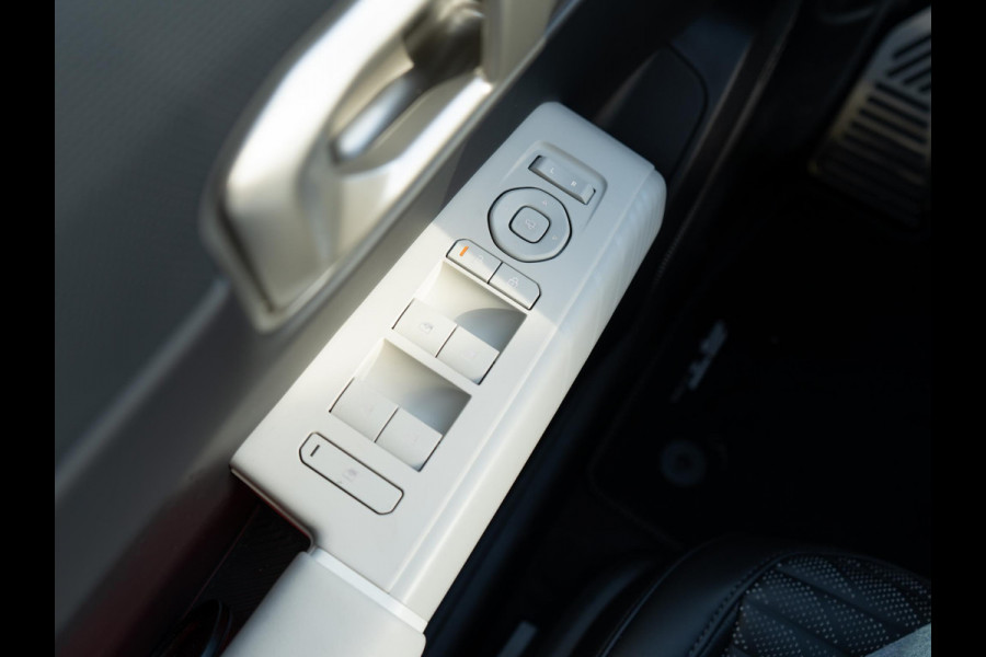Kia EV4 GT-Line 81.4 kWh | Direct Leverbaar! | Navi. | Clima. | Adapt. Cruise. | Dodehoekassistentie | Stoel&Stuur Verwarming | Glazen Schuif/Kanteldak | Harman Kardon | GT-Line Vegan Lederen Stoelbekleding