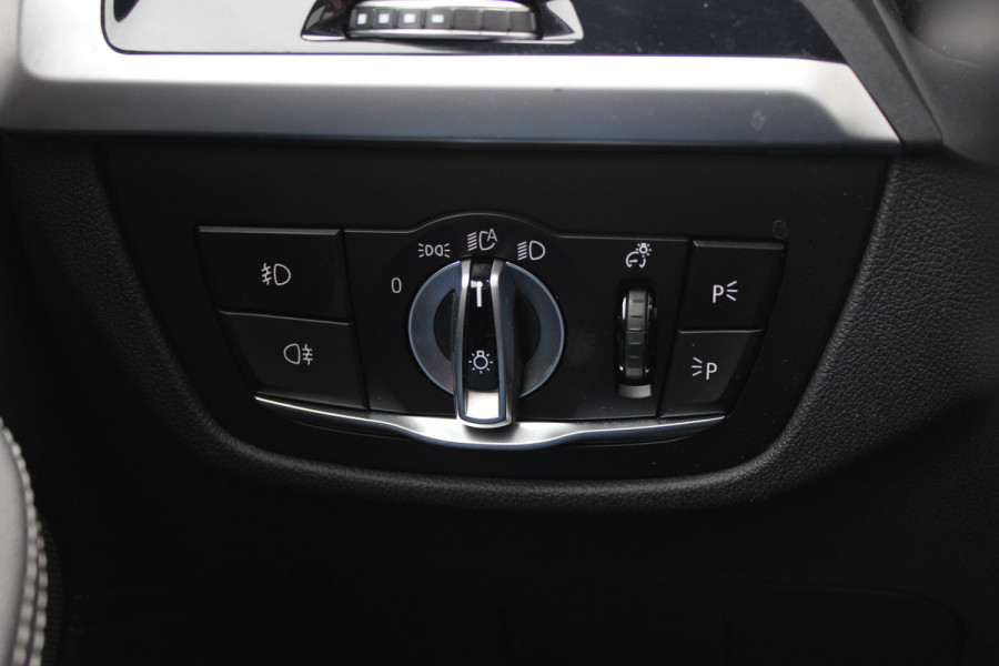 BMW X4 xDrive20i High Exe. M Sport / Panoramadak / 360Camera / Leder / 20'' / Harman Kardon / Navigatie / Dodehoek / DAB / Stoelverwarming / ACC