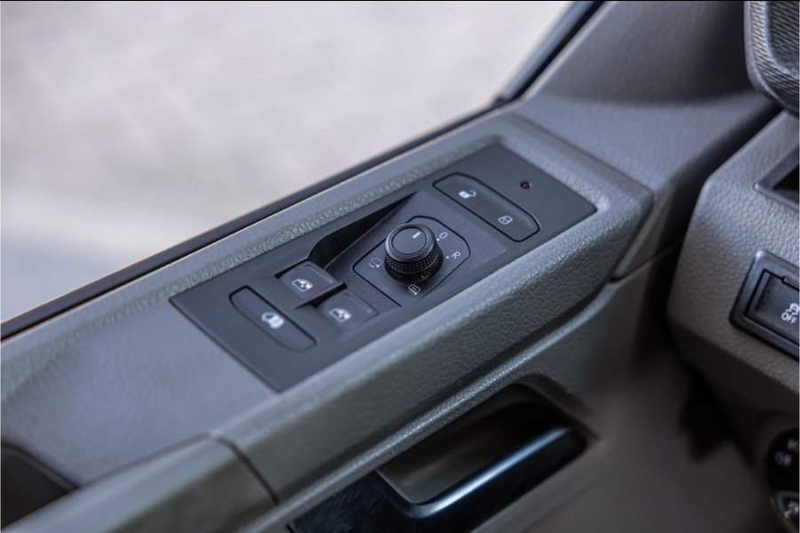 Volkswagen Transporter 2.0 TDI BULLI | ACC | Bi-Xenon | Virtual Cockpit | CarPlay | Discover Pro | Camera | Navigatie | MF Stuur | Nieuwe APK