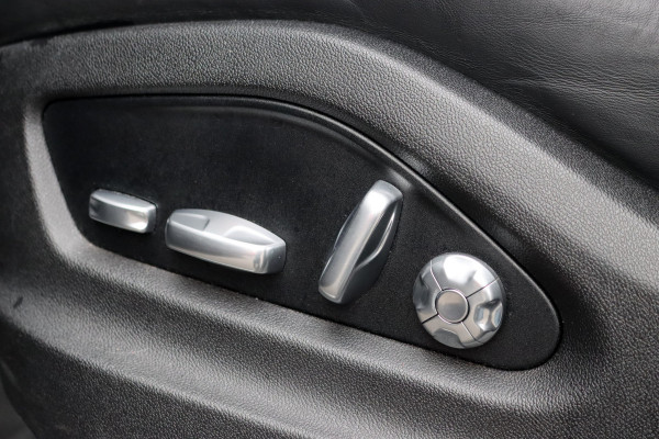 Porsche Cayenne Coupé 3.0 Aut8 | Luchtvering | Panoramadak | BOSE | Trekhaak | Leder | Memory | Stoelverwarming V+A | PDLS | Sport-Chrono-pakket | Soft-Close | Verwarmd Stuurwiel |