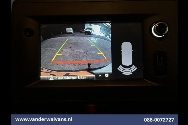 Renault Master 2.3 dCi 136pk L2H2 Euro6 Airco | Navigatie | Camera | Trekhaak | Cruisecontrol Parkeersensoren, Bijrijdersbank