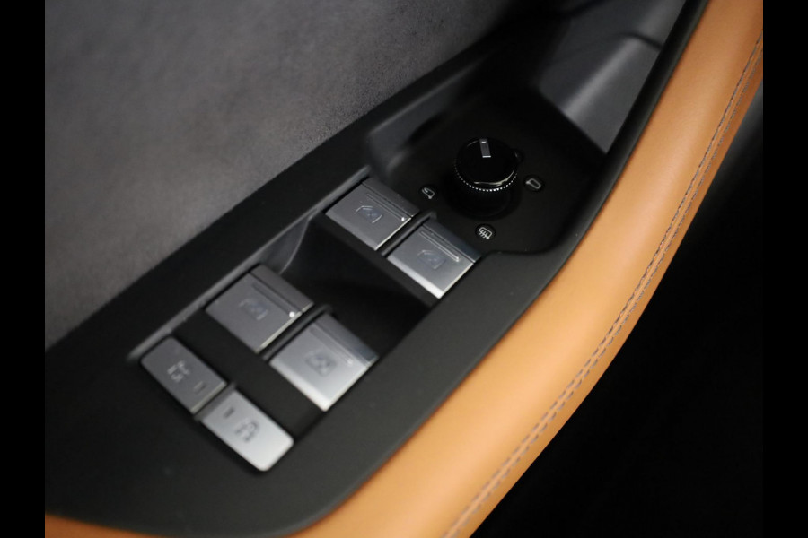 Audi RS6 Avant 4.0 TFSI quattro 600pk | Panoramadak | Keramische remmen | Head up Display | B&O | Servo sluiting | Vierwiel besturing |