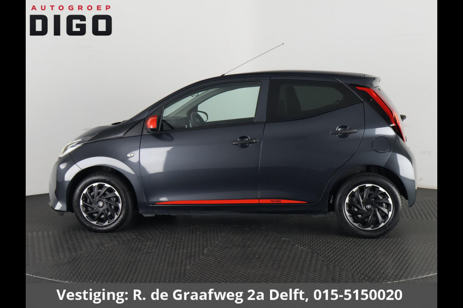Toyota Aygo 1.0 VVT-i X-Fun Sport + Coral Red Pack | Airco | Privacy Glass | Elektrische ramen |