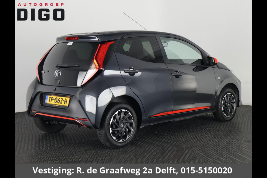 Toyota Aygo 1.0 VVT-i X-Fun Sport + Coral Red Pack | Airco | Privacy Glass | Elektrische ramen |