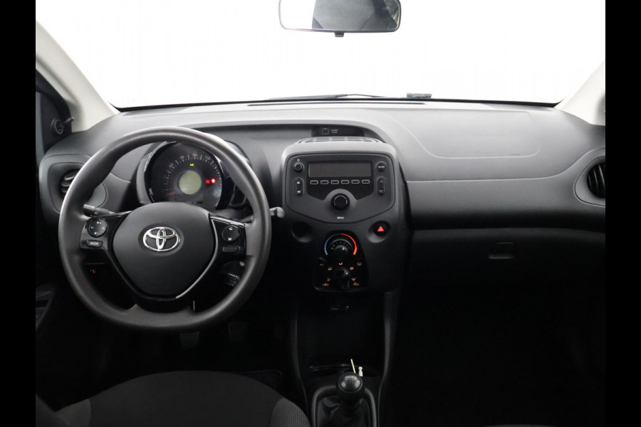 Toyota Aygo 1.0 VVT-i X-Fun Sport + Coral Red Pack | Airco | Privacy Glass | Elektrische ramen |