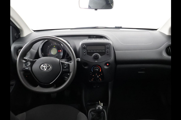 Toyota Aygo 1.0 VVT-i X-Fun Sport + Coral Red Pack | Airco | Privacy Glass | Elektrische ramen |