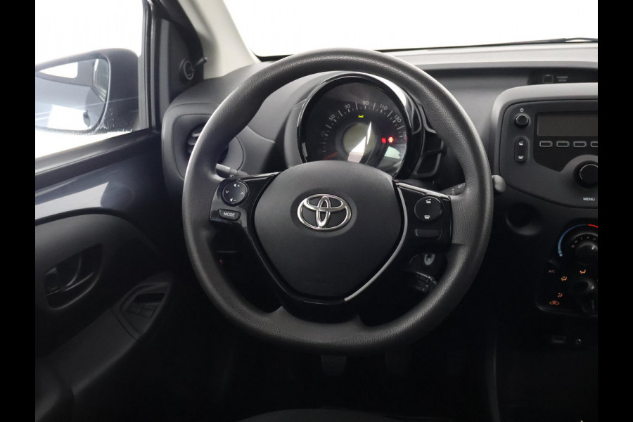 Toyota Aygo 1.0 VVT-i X-Fun Sport + Coral Red Pack | Airco | Privacy Glass | Elektrische ramen |