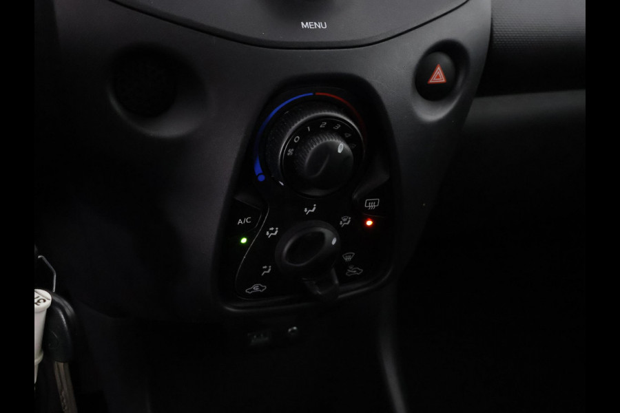 Toyota Aygo 1.0 VVT-i X-Fun Sport + Coral Red Pack | Airco | Privacy Glass | Elektrische ramen |