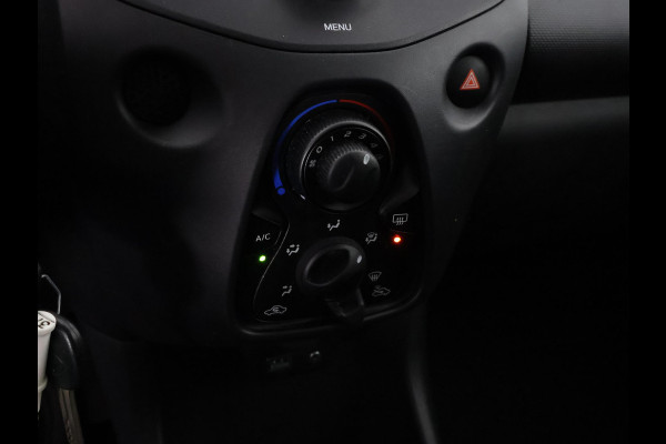 Toyota Aygo 1.0 VVT-i X-Fun Sport + Coral Red Pack | Airco | Privacy Glass | Elektrische ramen |