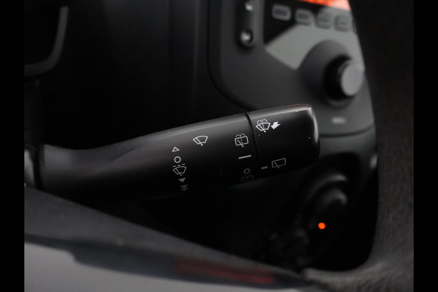 Toyota Aygo 1.0 VVT-i X-Fun Sport + Coral Red Pack | Airco | Privacy Glass | Elektrische ramen |