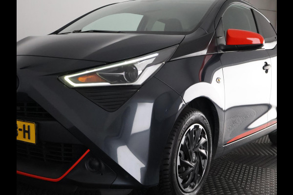 Toyota Aygo 1.0 VVT-i X-Fun Sport + Coral Red Pack | Airco | Privacy Glass | Elektrische ramen |