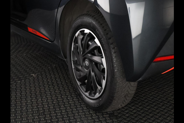 Toyota Aygo 1.0 VVT-i X-Fun Sport + Coral Red Pack | Airco | Privacy Glass | Elektrische ramen |