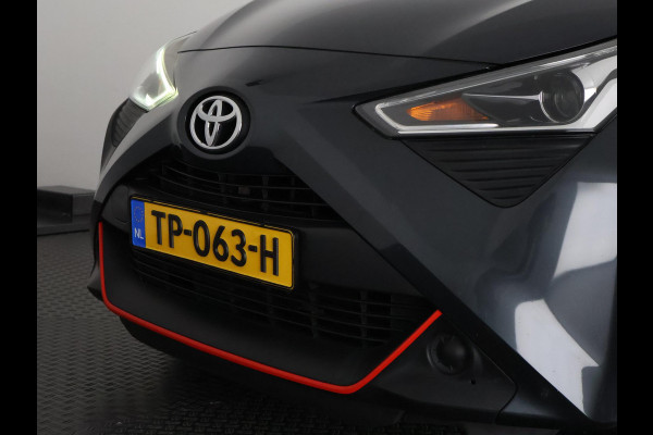 Toyota Aygo 1.0 VVT-i X-Fun Sport + Coral Red Pack | Airco | Privacy Glass | Elektrische ramen |