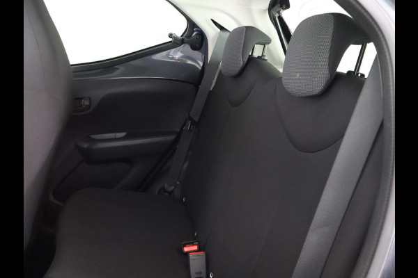 Toyota Aygo 1.0 VVT-i X-Fun Sport + Coral Red Pack | Airco | Privacy Glass | Elektrische ramen |