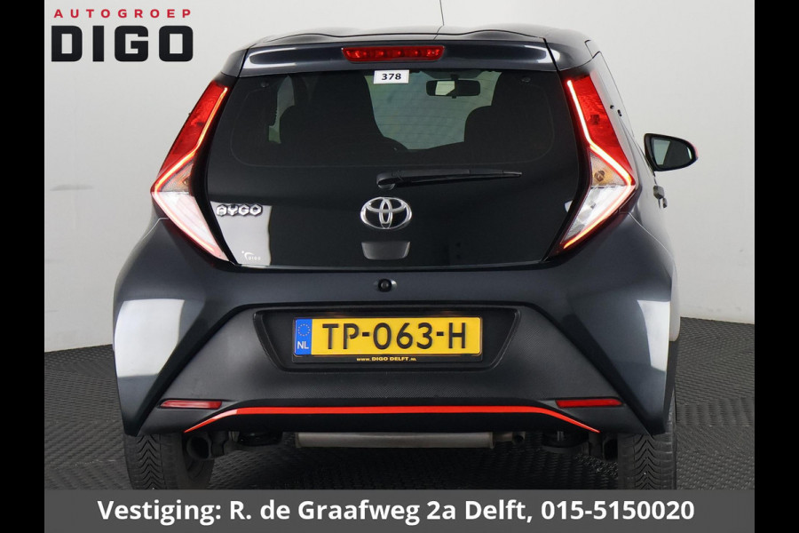 Toyota Aygo 1.0 VVT-i X-Fun Sport + Coral Red Pack | Airco | Privacy Glass | Elektrische ramen |