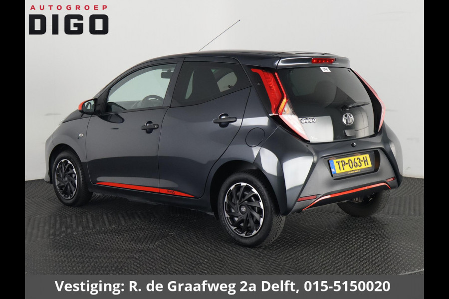 Toyota Aygo 1.0 VVT-i X-Fun Sport + Coral Red Pack | Airco | Privacy Glass | Elektrische ramen |