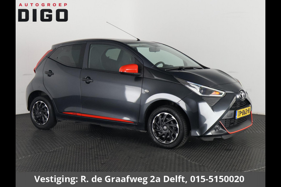 Toyota Aygo 1.0 VVT-i X-Fun Sport + Coral Red Pack | Airco | Privacy Glass | Elektrische ramen |