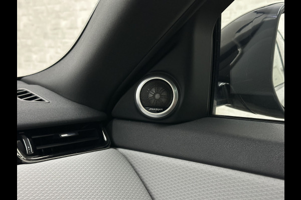 Land Rover Range Rover Evoque 1.5 P300e AWD R-Dynamic | Panorama | Leder | Meridian-Sound | Black-Optic | Sfeerverlichting | Stoelverwarming | Stuurverwarming | Camera | Elek. Achterklep | Voorruit Verwarming | Elektrische Stoelen | Lane Assist |