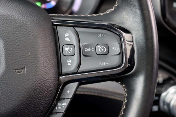 Dodge Ram 1500 5.7 V8 4x4 Crew Cab Limited | Prins-LPG | Luchtvering | Stoelventilatie V+A | Trekhaak | Panoramadak | ACC | Android Auto/Apple Carplay | HUD | Harman&Kardon | Surround Camera |