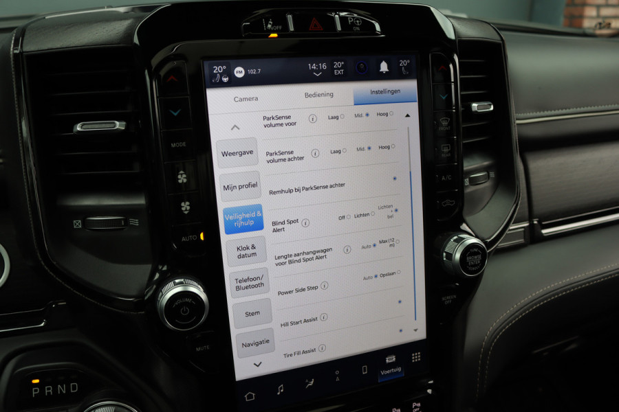 Dodge Ram 1500 5.7 V8 4x4 Crew Cab Limited | Prins-LPG | Luchtvering | Stoelventilatie V+A | Trekhaak | Panoramadak | ACC | Android Auto/Apple Carplay | HUD | Harman&Kardon | Surround Camera |