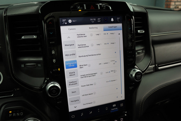 Dodge Ram 1500 5.7 V8 4x4 Crew Cab Limited | Prins-LPG | Luchtvering | Stoelventilatie V+A | Trekhaak | Panoramadak | ACC | Android Auto/Apple Carplay | HUD | Harman&Kardon | Surround Camera |