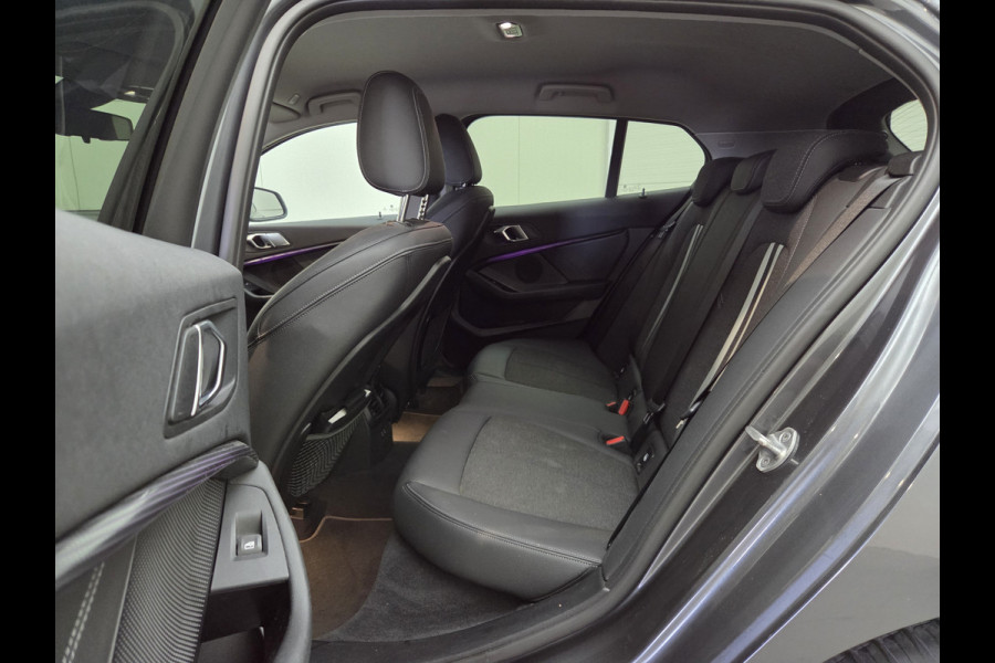 BMW 1-serie 118i Executive Edition Sportline | Cruise Contol | Ambiance Verlichting | Navigatie | Keyless | Parkeersensoren | Climate Control | LED | BTW