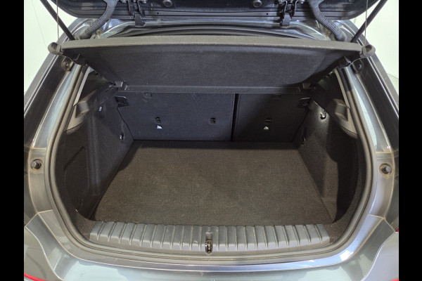 BMW 1-serie 118i Executive Edition Sportline | Cruise Contol | Ambiance Verlichting | Navigatie | Keyless | Parkeersensoren | Climate Control | LED | BTW