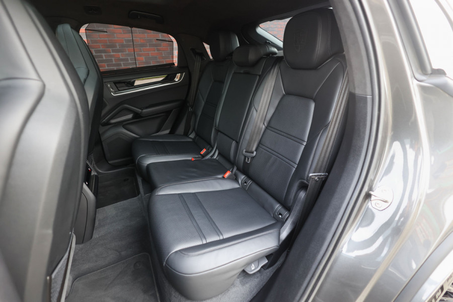 Porsche Cayenne Coupé 4.0 Turbo E-Hybrid | Techart - Pano - Trekhaak - Sport Chrono