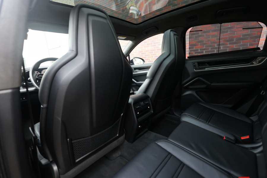 Porsche Cayenne Coupé 4.0 Turbo E-Hybrid | Techart - Pano - Trekhaak - Sport Chrono
