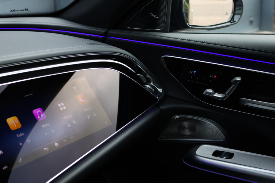 Mercedes-Benz E-Klasse Estate 300 e AMG Line | Hyperscreen | Distronic+ | Nappa Leder | Burmester | Massage | Stoelventilatie | Digital Light | Trekhaak | Pamoramdak | HUD | Verwarmd Stuurwiel |