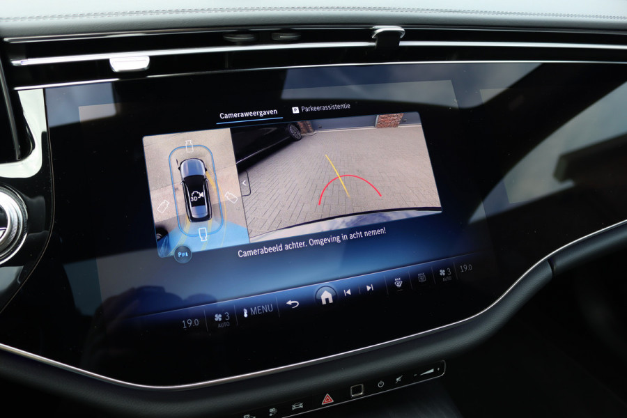 Mercedes-Benz E-Klasse Estate 300 e AMG Line | Hyperscreen | Distronic+ | Nappa Leder | Burmester | Massage | Stoelventilatie | Digital Light | Trekhaak | Pamoramdak | HUD | Verwarmd Stuurwiel |