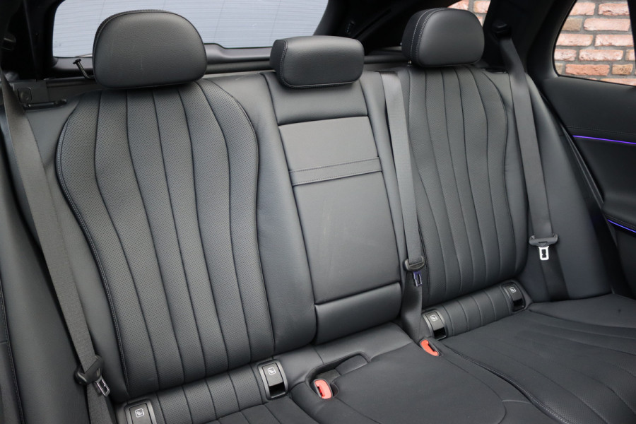 Mercedes-Benz E-Klasse Estate 300 e AMG Line | Hyperscreen | Distronic+ | Nappa Leder | Burmester | Massage | Stoelventilatie | Digital Light | Trekhaak | Pamoramdak | HUD | Verwarmd Stuurwiel |