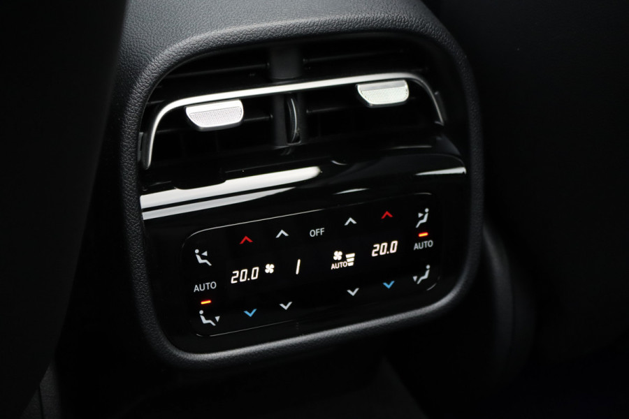 Mercedes-Benz E-Klasse Estate 300 e AMG Line | Hyperscreen | Distronic+ | Nappa Leder | Burmester | Massage | Stoelventilatie | Digital Light | Trekhaak | Pamoramdak | HUD | Verwarmd Stuurwiel |