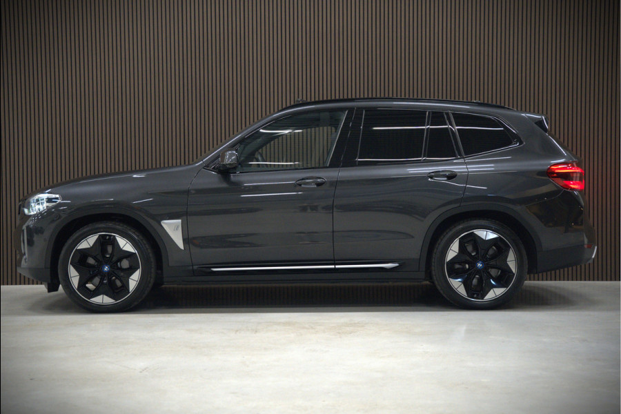 BMW iX3 High Executive 80 kWh | Panoramadak | Harman Kardon | Head-Up Display | Adaptive Cruise Control | Stoelverwarming | Dodehoekdetectie | Keyless | Trekhaak | 360 Camera | Ambiance Verlichting |