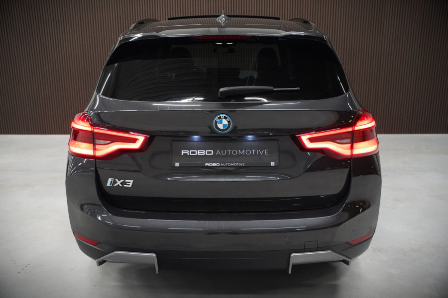 BMW iX3 High Executive 80 kWh | Panoramadak | Harman Kardon | Head-Up Display | Adaptive Cruise Control | Stoelverwarming | Dodehoekdetectie | Keyless | Trekhaak | 360 Camera | Ambiance Verlichting |
