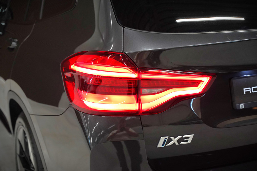 BMW iX3 High Executive 80 kWh | Panoramadak | Harman Kardon | Head-Up Display | Adaptive Cruise Control | Stoelverwarming | Dodehoekdetectie | Keyless | Trekhaak | 360 Camera | Ambiance Verlichting |