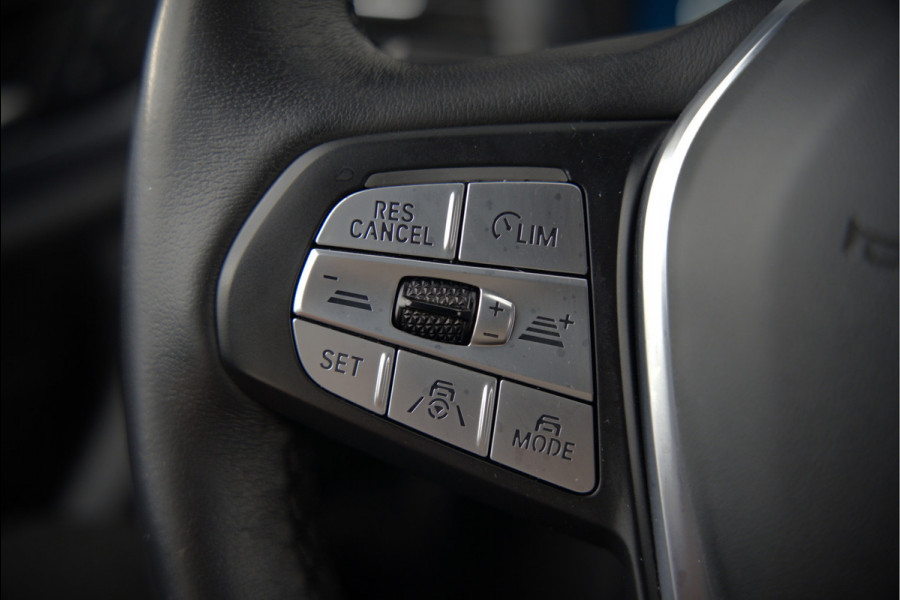BMW iX3 High Executive 80 kWh | Panoramadak | Harman Kardon | Head-Up Display | Adaptive Cruise Control | Stoelverwarming | Dodehoekdetectie | Keyless | Trekhaak | 360 Camera | Ambiance Verlichting |