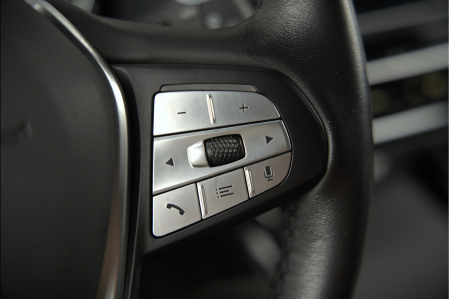 BMW iX3 High Executive 80 kWh | Panoramadak | Harman Kardon | Head-Up Display | Adaptive Cruise Control | Stoelverwarming | Dodehoekdetectie | Keyless | Trekhaak | 360 Camera | Ambiance Verlichting |