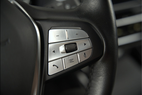 BMW iX3 High Executive 80 kWh | Panoramadak | Harman Kardon | Head-Up Display | Adaptive Cruise Control | Stoelverwarming | Dodehoekdetectie | Keyless | Trekhaak | 360 Camera | Ambiance Verlichting |