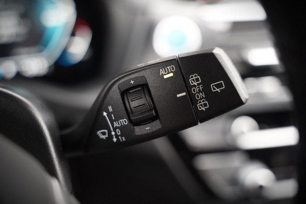BMW iX3 High Executive 80 kWh | Panoramadak | Harman Kardon | Head-Up Display | Adaptive Cruise Control | Stoelverwarming | Dodehoekdetectie | Keyless | Trekhaak | 360 Camera | Ambiance Verlichting |