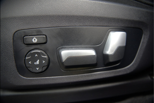 BMW iX3 High Executive 80 kWh | Panoramadak | Harman Kardon | Head-Up Display | Adaptive Cruise Control | Stoelverwarming | Dodehoekdetectie | Keyless | Trekhaak | 360 Camera | Ambiance Verlichting |