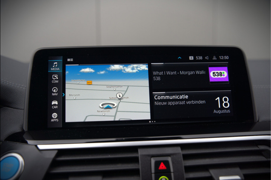 BMW iX3 High Executive 80 kWh | Panoramadak | Harman Kardon | Head-Up Display | Adaptive Cruise Control | Stoelverwarming | Dodehoekdetectie | Keyless | Trekhaak | 360 Camera | Ambiance Verlichting |