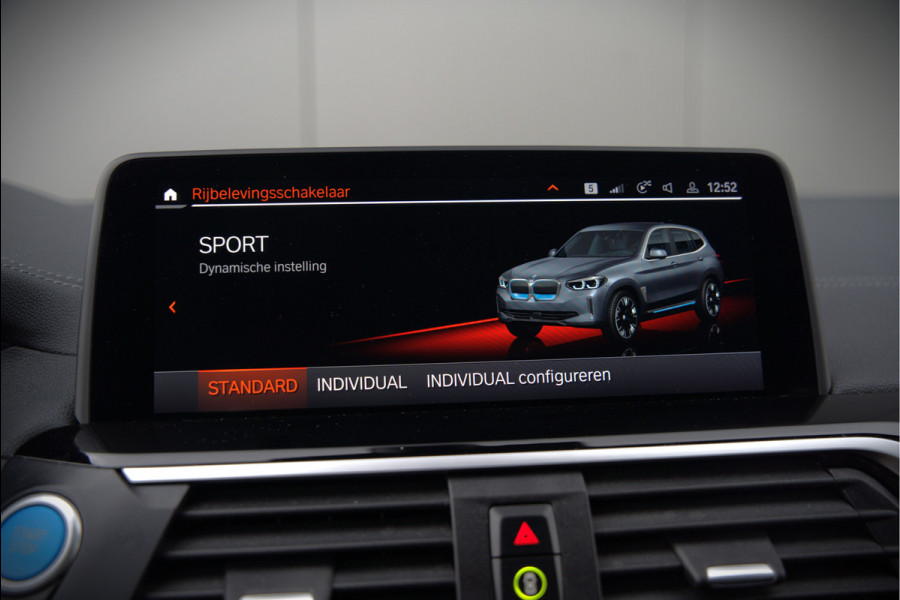 BMW iX3 High Executive 80 kWh | Panoramadak | Harman Kardon | Head-Up Display | Adaptive Cruise Control | Stoelverwarming | Dodehoekdetectie | Keyless | Trekhaak | 360 Camera | Ambiance Verlichting |
